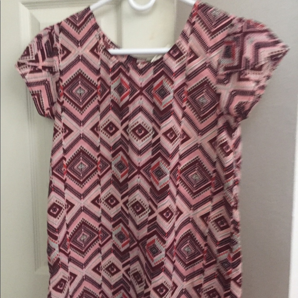 Cute top with zipper back